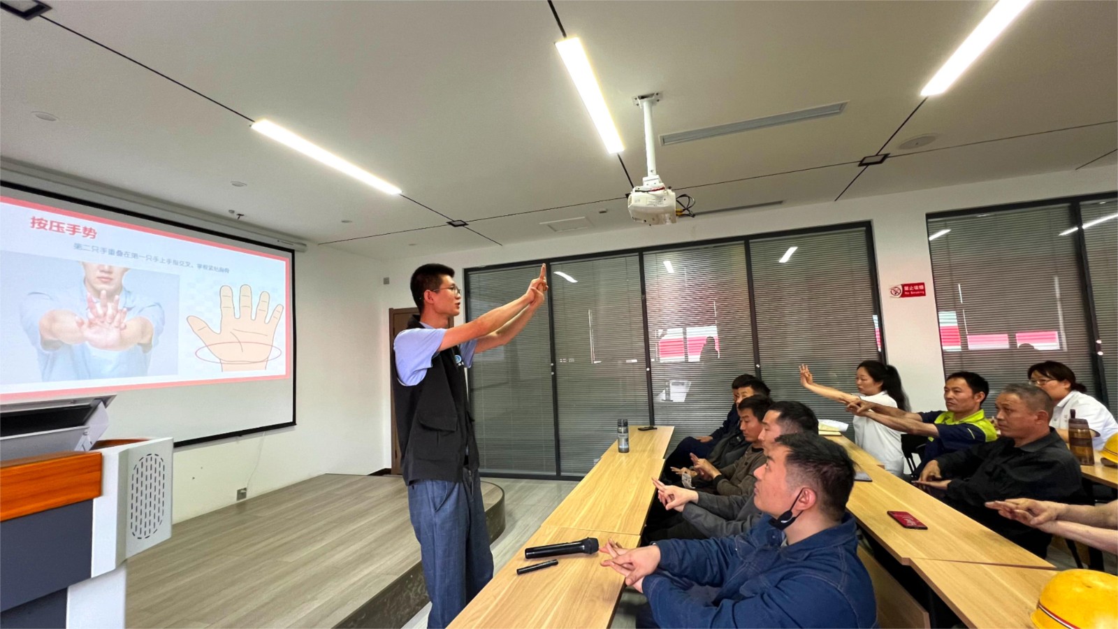 關愛健康——河南力威實業開展緊急救護與職業病防治知識培訓