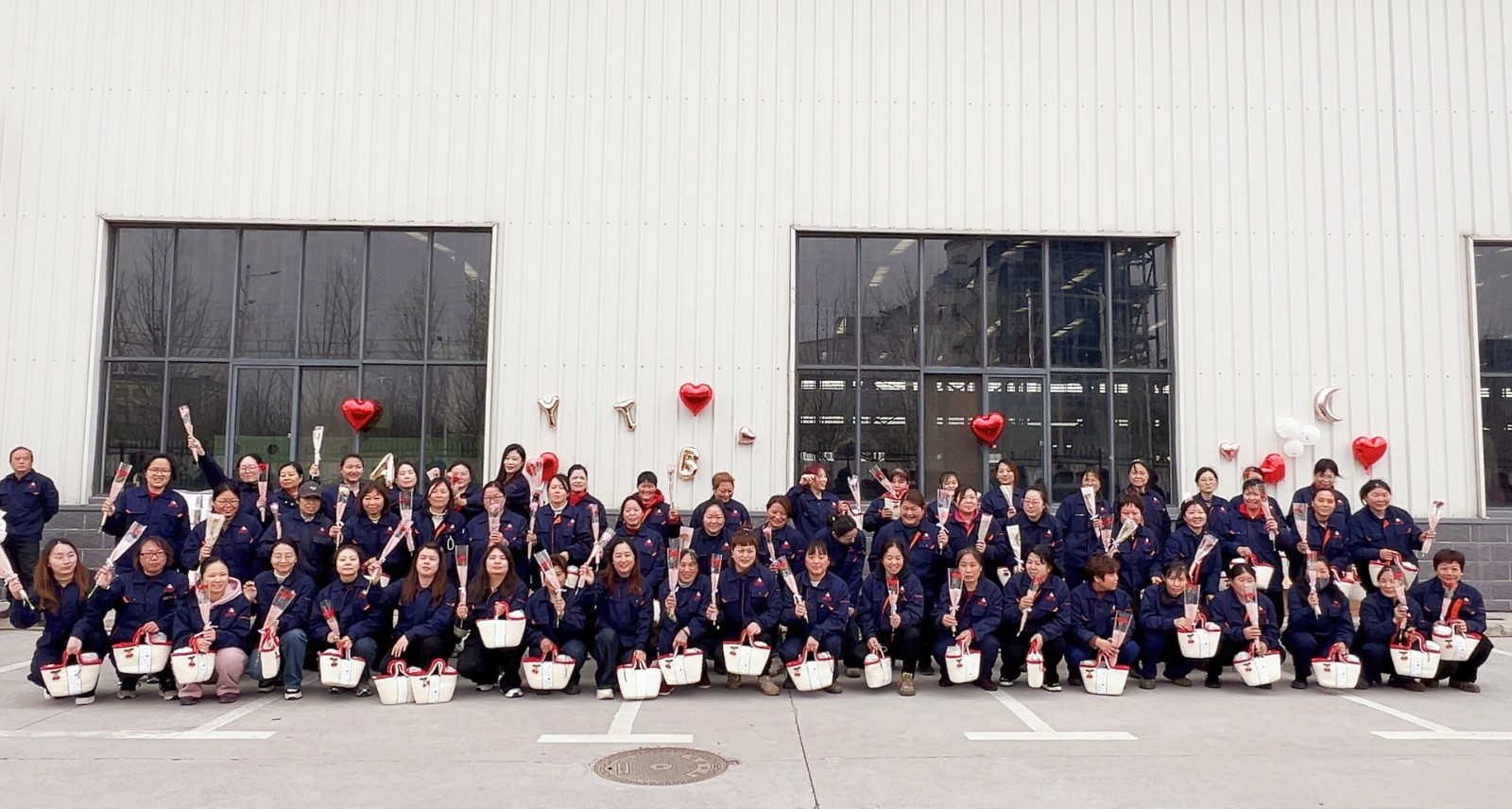 巾幗綻芳華，共慶三八節