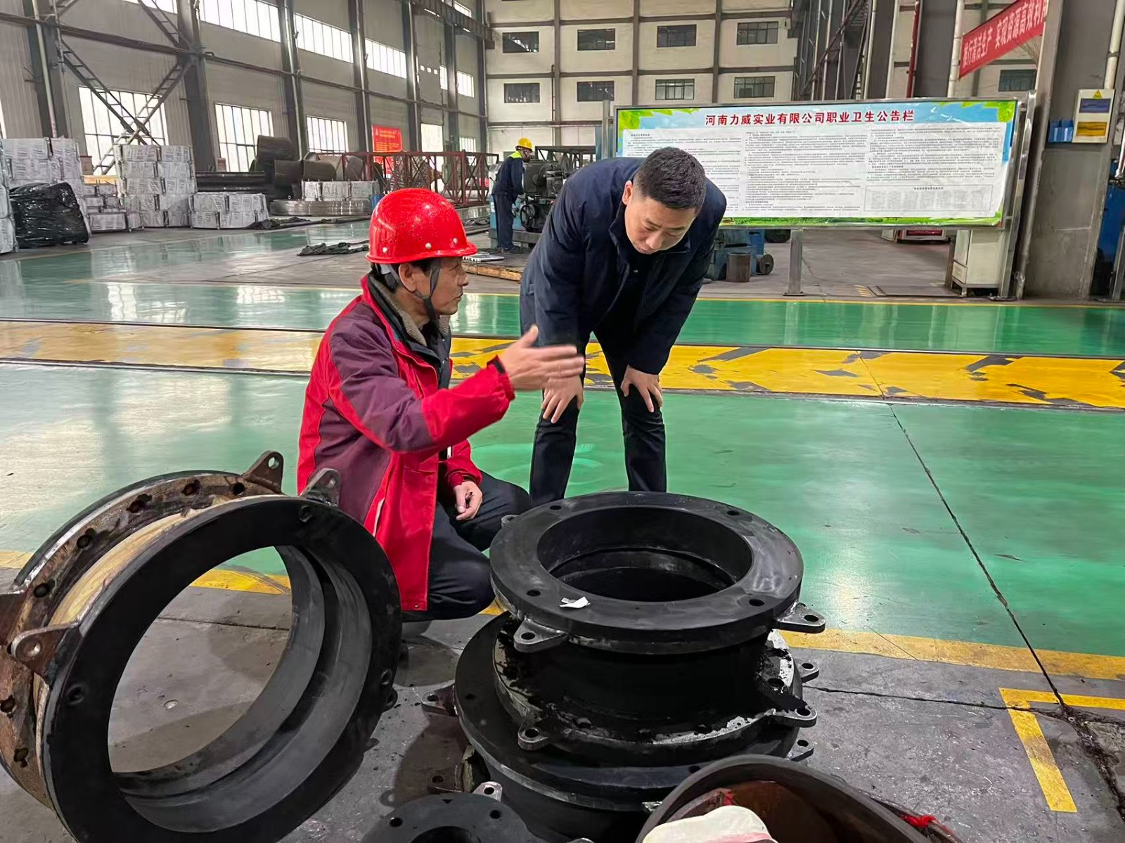 市工信局與區應急管理局聯合檢查指導我司安全生產工作